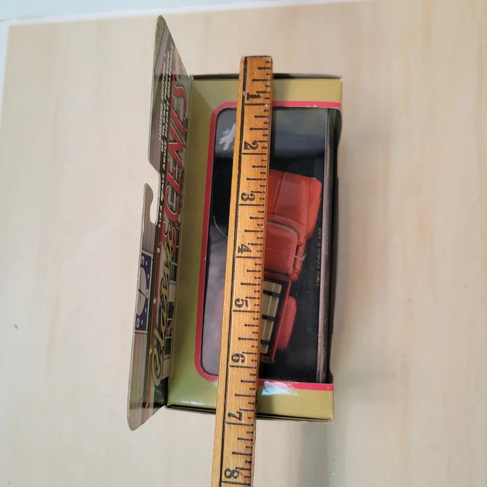 Road Champs Classic Scenes Limited Edition 1:43 Diecast Ford‎ F-100 Pickup Truck
